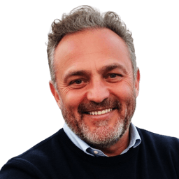 Tracy Thayne headshot